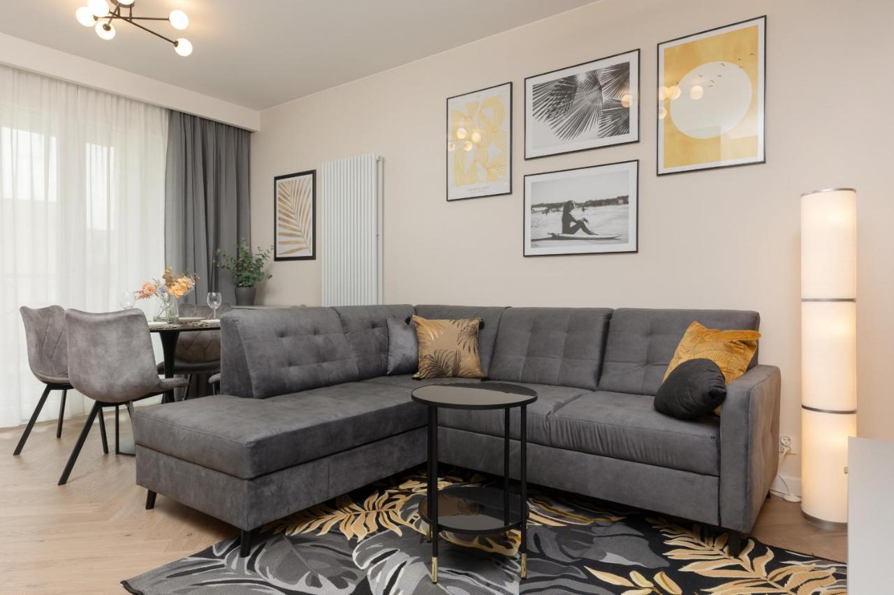 Stunning Family Apartment Ursynow With Parking & Balcony By Noclegi Renters Varsovia Exterior foto